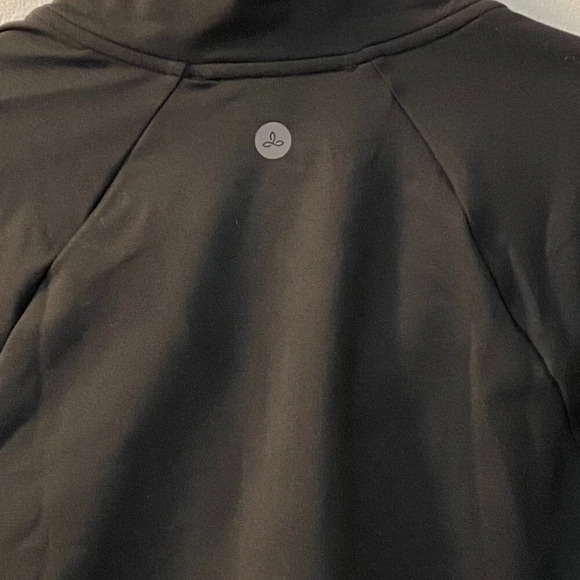 Prana NWT Ice Flow Half Zip cropped black top size medium with UPF 50. - Picture 3 of 9